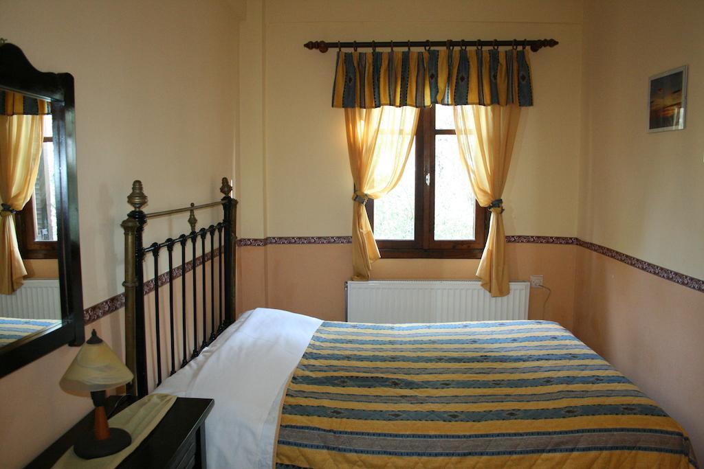 Xenios Loutra Village Karnagio Exteriör bild