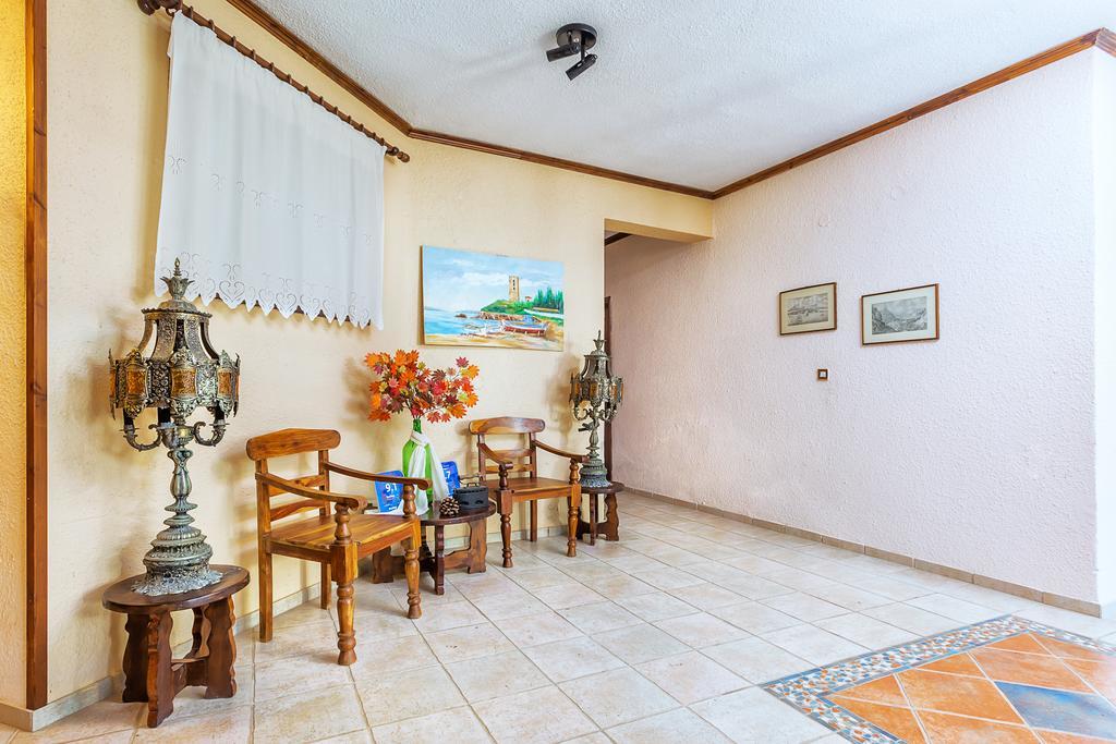 Xenios Loutra Village Karnagio Exteriör bild