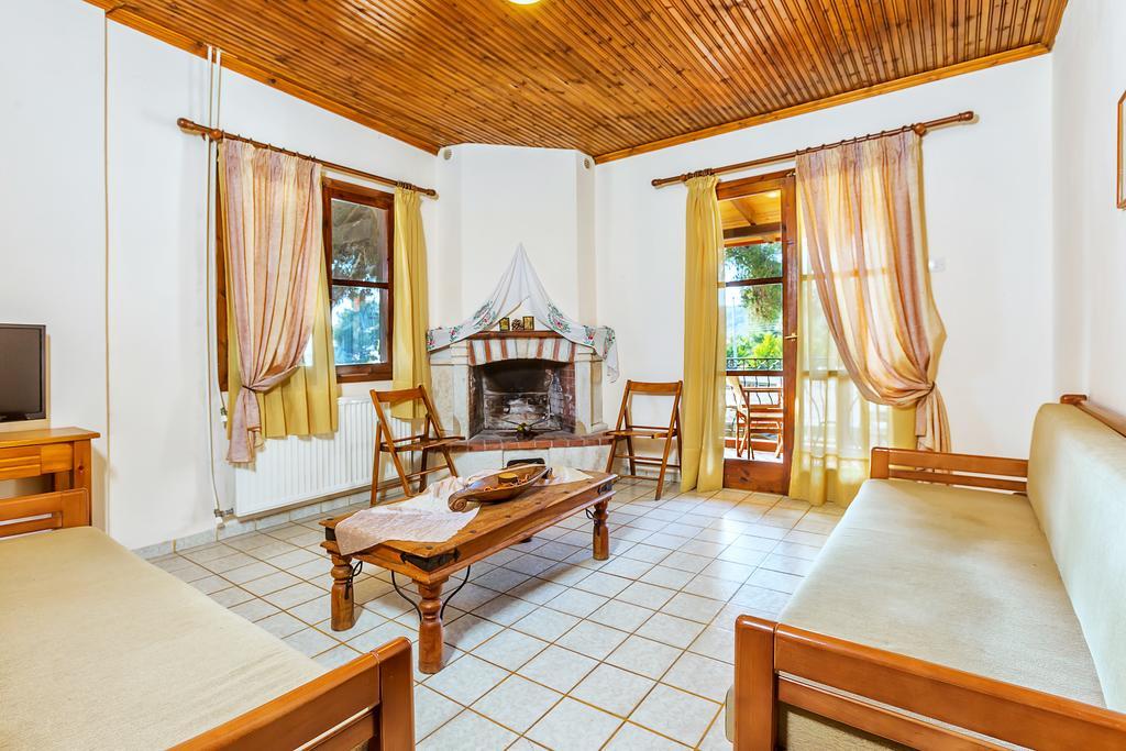Xenios Loutra Village Karnagio Exteriör bild