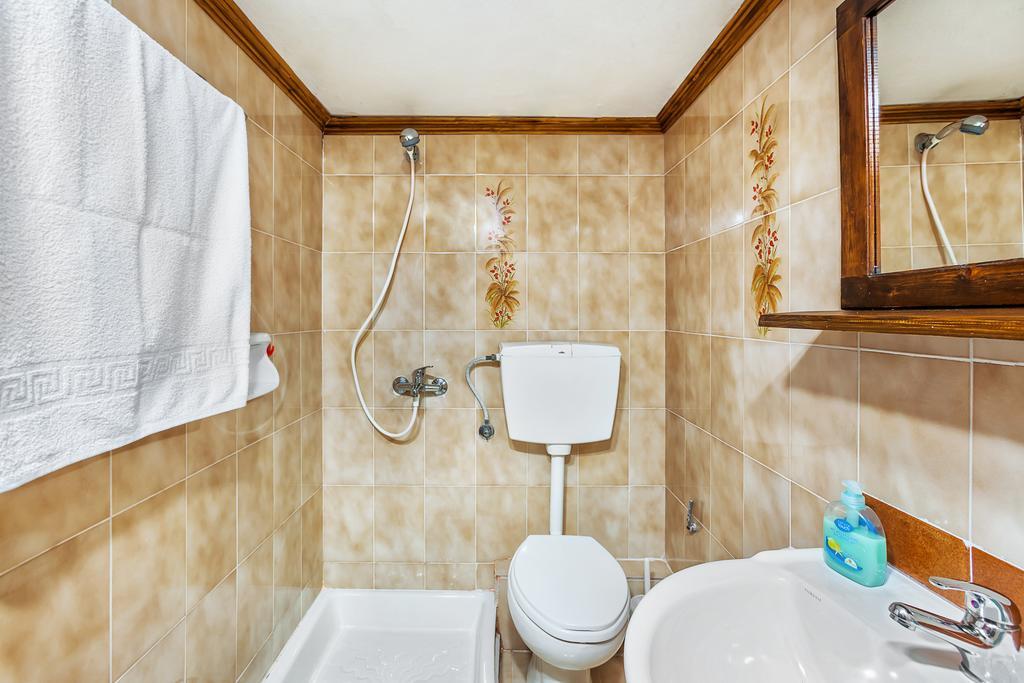 Xenios Loutra Village Karnagio Exteriör bild