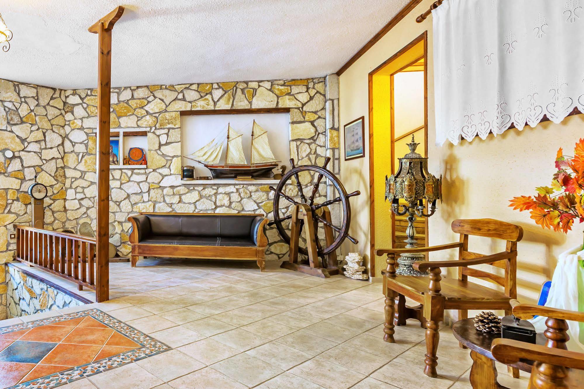 Xenios Loutra Village Karnagio Exteriör bild