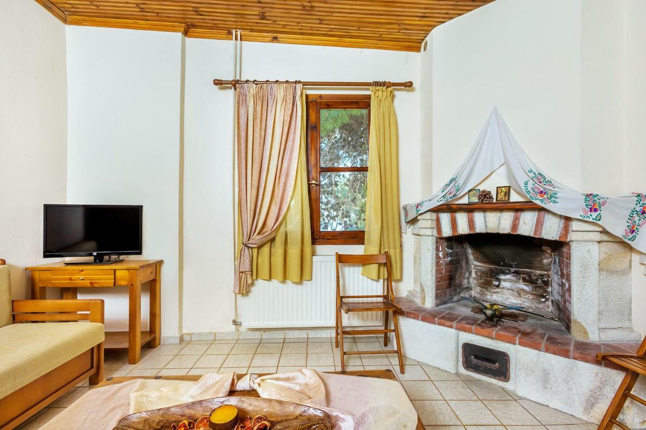 Xenios Loutra Village Karnagio Exteriör bild